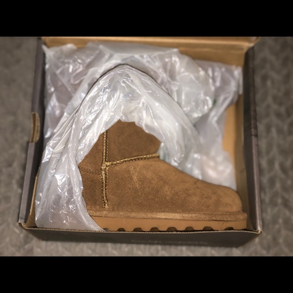 Tan toddler BearPaw boots - Picture 4 of 5